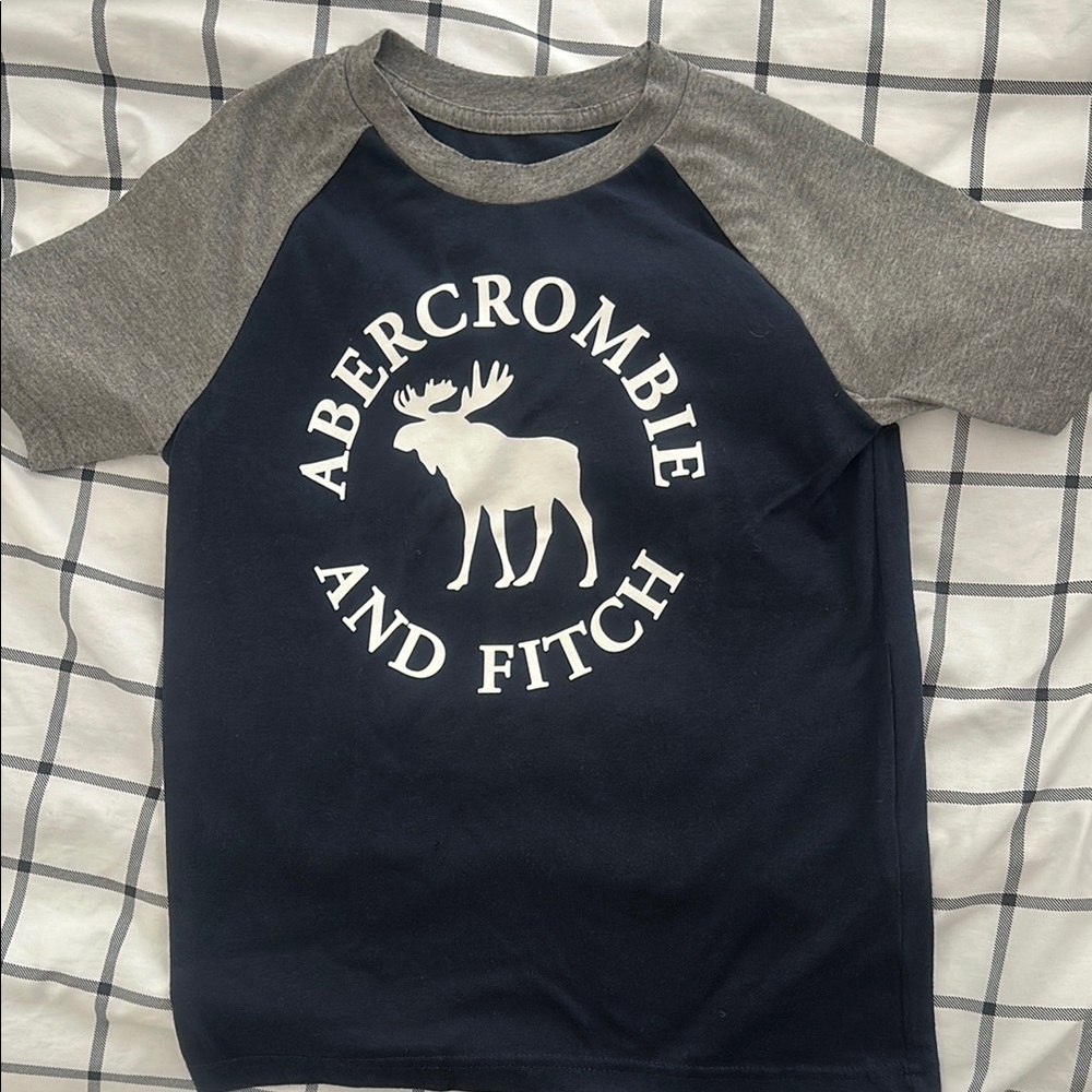 Preloved Abercrombie & Fitch Kids Navy and Gray Raglan T-Shirt